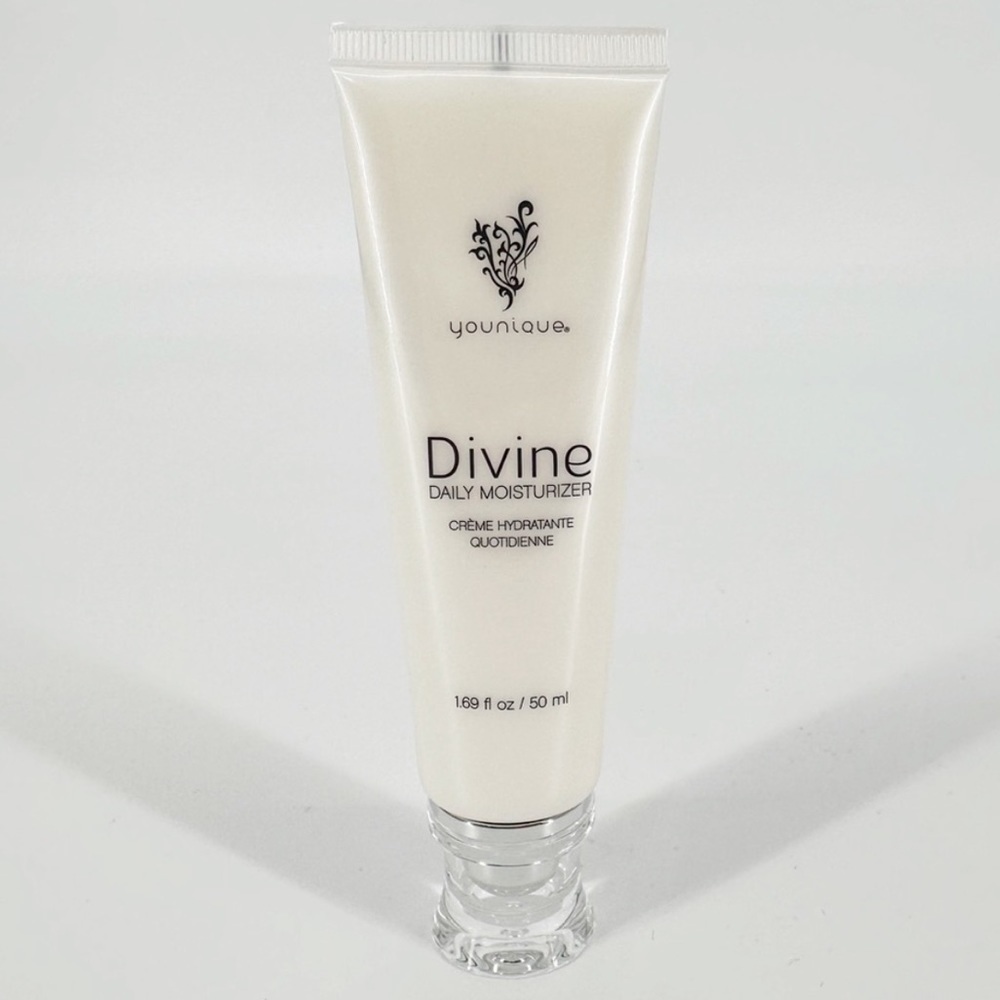 NEW Younique Divine Daily Moisturizer